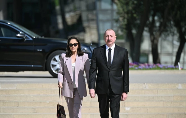 Prezident və birinci xanım Qələbə uğrunda mübarizədə həlak olan azərbaycanlıların xatirəsini anıblar