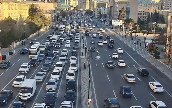 Bakının bir sıra yollarında tıxac yaranıb
