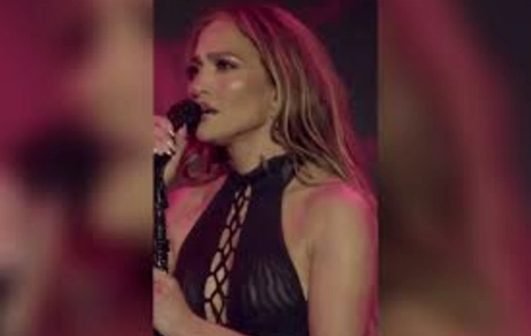Jennifer Lopez had an insect crawl on her neck during a concert in Kazakhstan