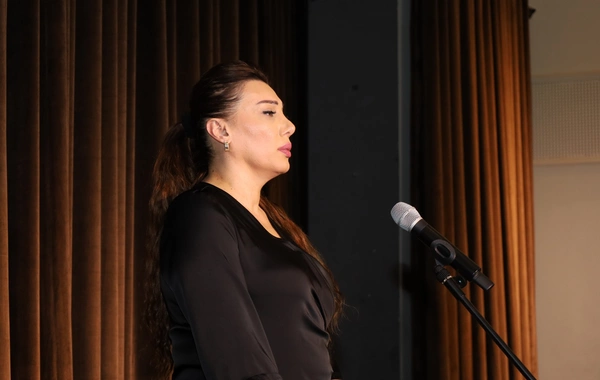 Şuşa Dövlət Musiqili Dram Teatrında inkluziv bir qizin mono tamaşası