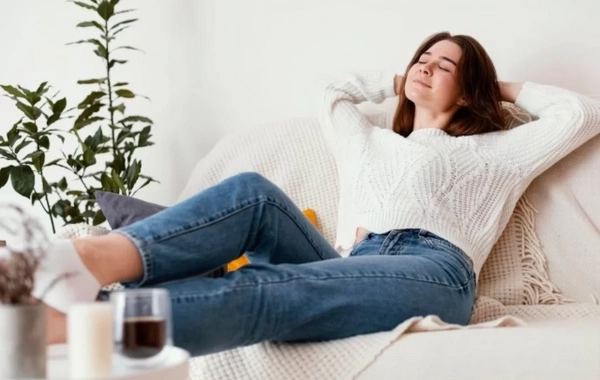 The doctor explained how many calories a person burns spending the entire day on the couch