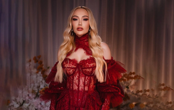 Nura Suri Nağılı təqdim etdi