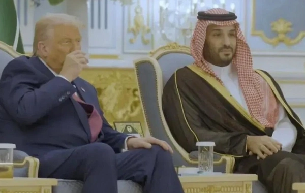 В Саудовской Аравии Трампа заставили выпить кофе при помощи ИИ