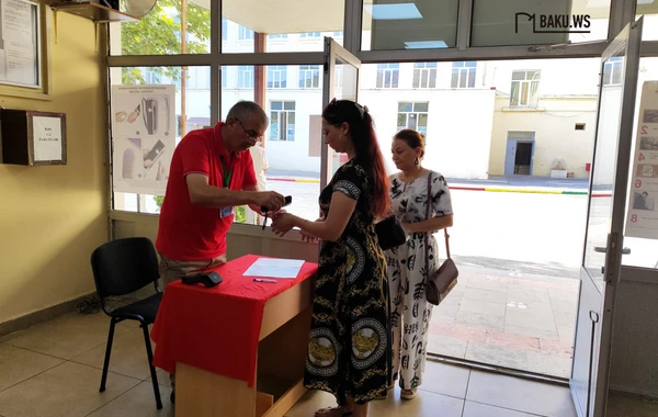 BAKU.WS-in çəkiliş qrupu seçki məntəqəsində olub