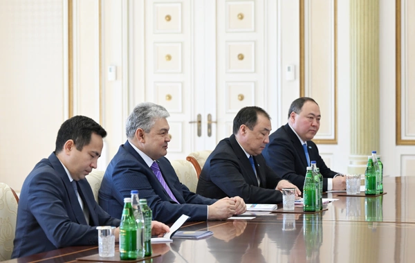 İlham Əliyev Qazaxıstanın xarici işlər və nəqliyyat nazirlərini qəbul edib