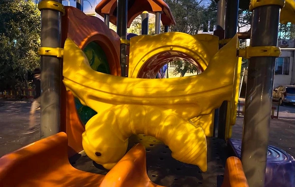 Bakıda uşaqların əylənməsi üçün nəzərdə tutulan park onların həyatı üçün təhlükəli hal alıb