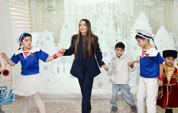 Leyla Əliyeva və Alena Əliyeva Gəncədə uşaq evində olublar