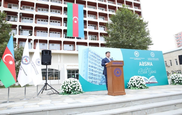 Azərbaycan Əmək və Sosial Münasibətlər Akademiyasında Bilik Günü münasibətilə tədbir keçirilib