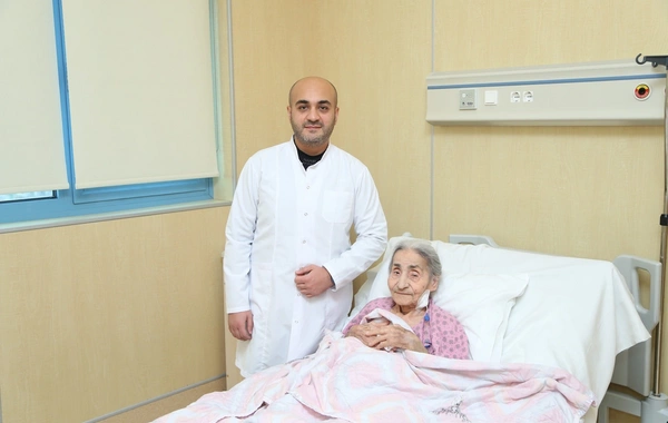 Yeni Klinikada 90 yaşlı pasiyent üzərində yüksək riskli əməliyyat uğurla icra edilib
