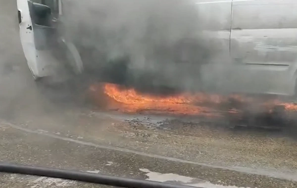 Masazırda maşın yanıb