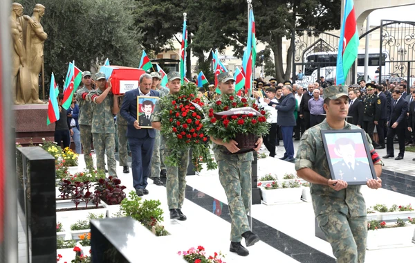 İtkin şəhid Tərlan Rüstəmov Lökbatan qəsəbəsindəki Şəhidlər xiyabanında torpağa tapşırılıb