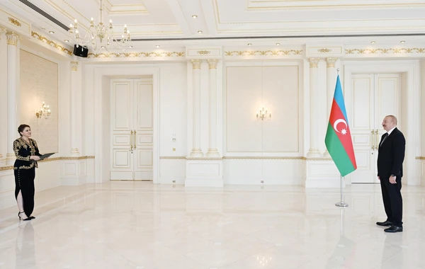 Prezident İlham Əliyev Əlcəzairin Azərbaycanda yeni səfirinin etimadnaməsini qəbul edib