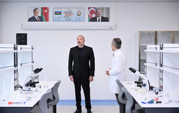 İlham Əliyev Qarabağ Universitetinin Klinikası binasının açılışında iştirak edib