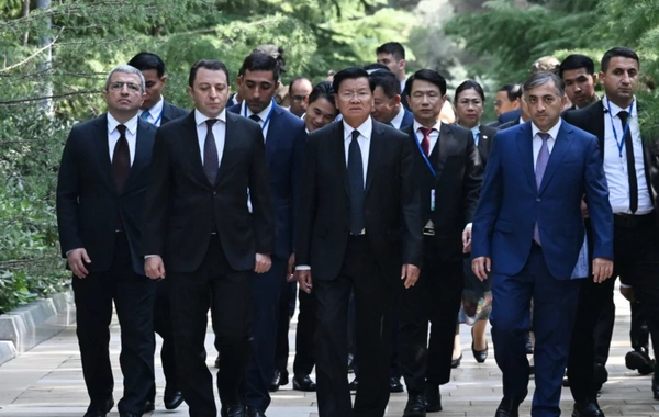 Laos Prezidenti Fəxri xiyabanı ziyarət edib