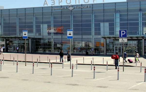 Rusiyada aeroportda ƏMƏLİYYAT: iki azərbaycanlının malları əllərindən alındı