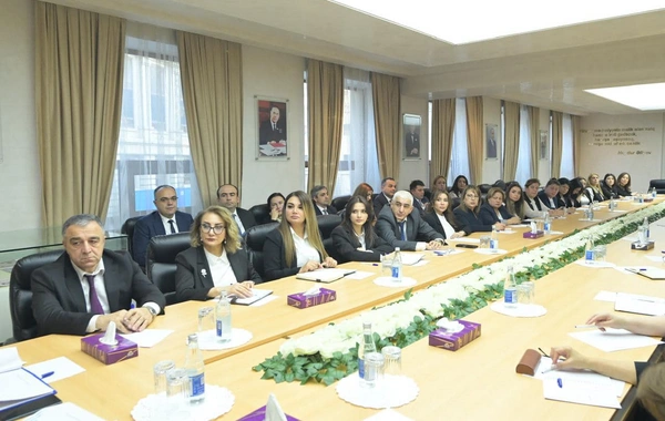 Nazir direktorlara müəllim-şagird-valideyn münasibətlərinin daha səmərəli qurulması üzrə tövsiyələr verib