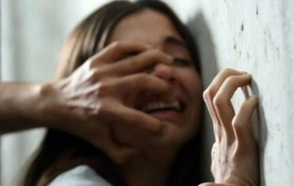Azərbaycanda film kimi cinayət - 12 yaşlı qız həbsxanada atalığı tərəfindən zorlanıb