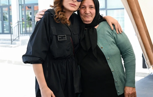 Prezident və birinci xanım Cəbrayıl rayonunun Şükürbəyli kəndinə köçən sakinlərlə görüşüblər
