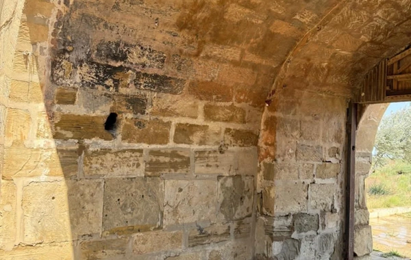 Qaradağda tarixi karvansaraya qanunsuz müdaxilənin qarşısı alınıb, araşdırma aparılır