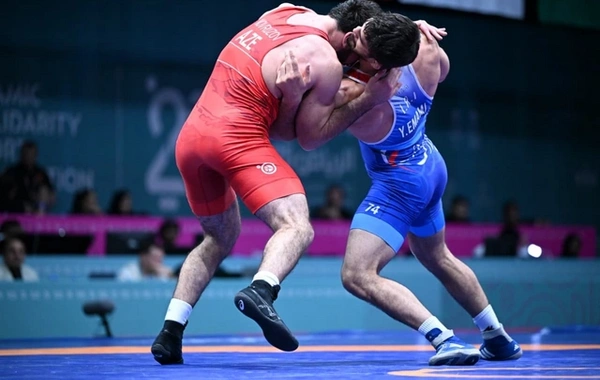 Исламиада: Азербайджанский борец завоевал серебро