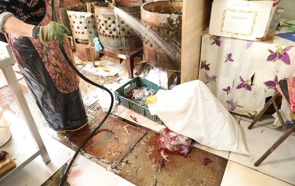 На известном бакинском рынке выявлены серьёзные нарушения санитарных норм