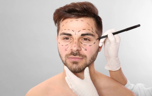 Хирург назвал популярные пластические операции, которые на самом деле — просто маркетинг