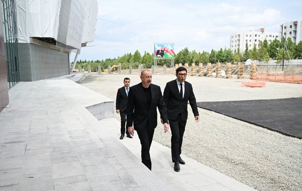 İlham Əliyev Yevlax Olimpiya İdman Kompleksində görülmüş işlərlə tanış olub