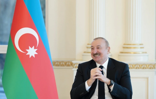 Президент Азербайджана Ильхам Алиев дал интервью местным телеканалам