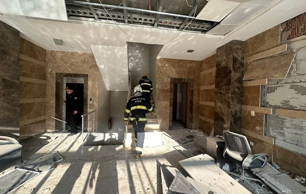 Bakıda ofis binasında PARTLAYIŞ: Xilasetmə görüntüləri