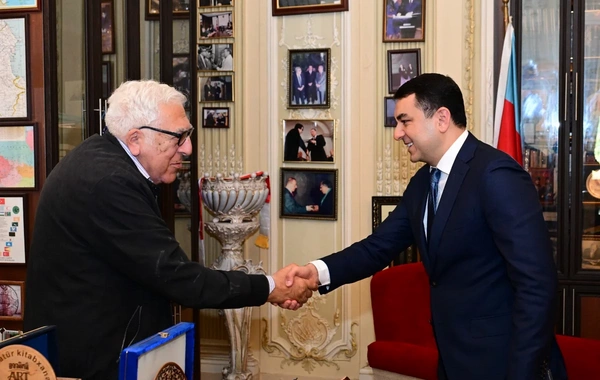 Adil Kərimli Xalq yazıçısı Anarla ədəbi prosesin inkişafını müzakirə edib