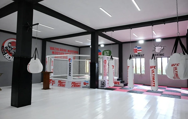 Fərid Qayıbov yeni idman zalının açılışında iştirak edib