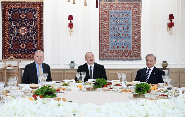 Azərbaycan, Türkiyə və Pakistan liderləri birgə nahar ediblər