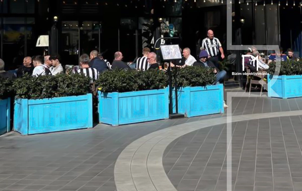 "Qarabağ"la oyun üçün Bakıya gələn ingilis azarkeşlərinin əyləncəsi