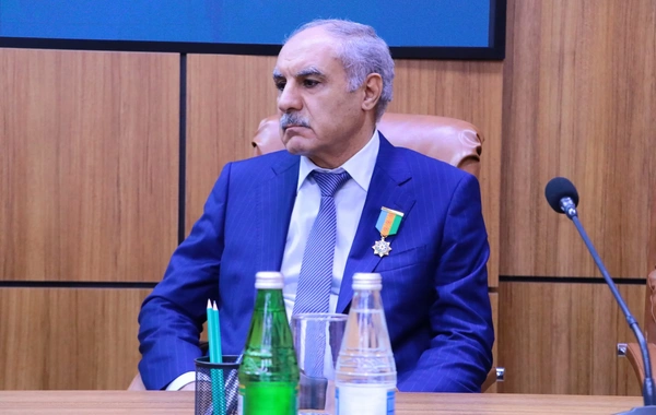 Xanlar Vəliyev kollektivə təqdim edildi