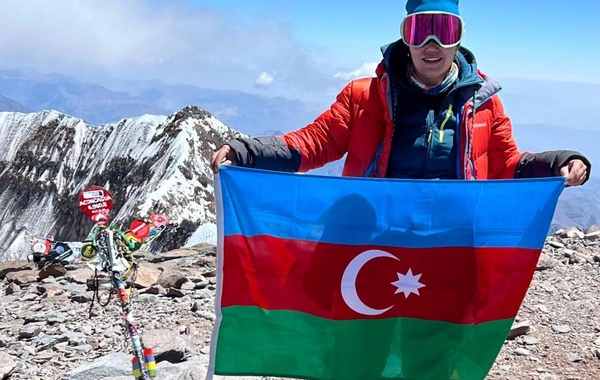 FHN-in əməkdaşı Akonkaqua zirvəsini fəth edib