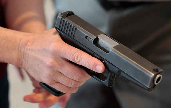 60 yaşlı sərxoş kişi məşğulluq idarəsini gülləyə tutmaq istəyib