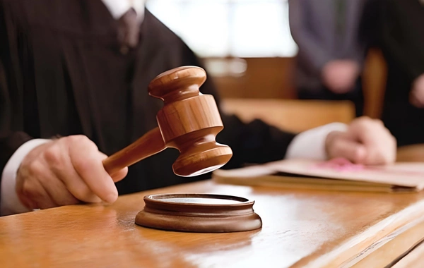 Ərini öldürən qadının məhkəməsi: 11 ay mənimlə üzbəüz oturub çörək yeyib, oğlumu öldürdüyünü gizlədib