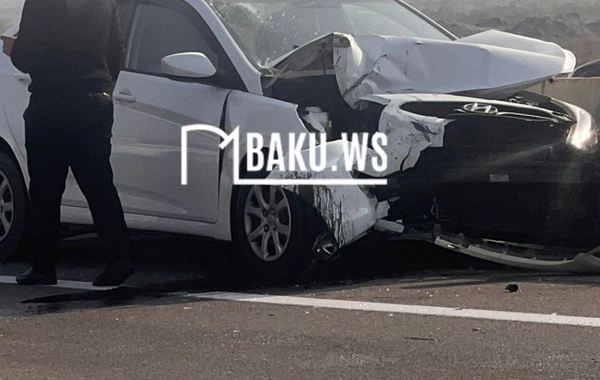 Bakı-Qazax yolunda traktorla maşın toqquşdu - Traktor aşdı