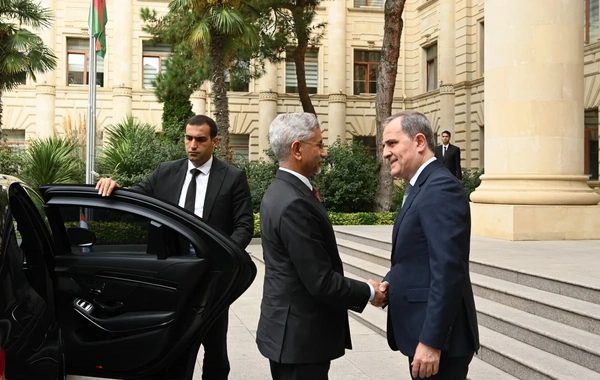 Azərbaycan və Hindistan XİN başçılarının təkbətək görüşü başlayıb
