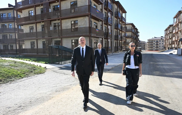 Prezident İlham Əliyev Cəbrayıl şəhərində inşa olunan yaşayış kompleksinin açılışında iştirak edib