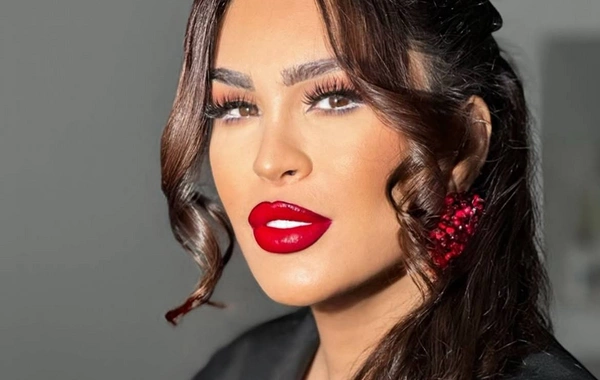 Ülviyyə Namazova: Şərhlərdə mənə yazırlar ki, dişlərin at dişlərinə bənzəyir