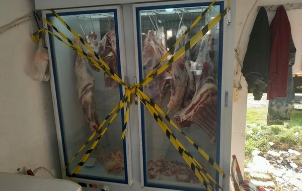 Ət alarkən diqqətli olun - İyrənc mənzərə