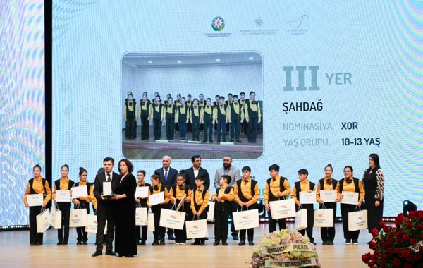 Leyla Əliyeva və Alyona Əliyeva  mükafatlandırma mərasimində iştirak ediblər