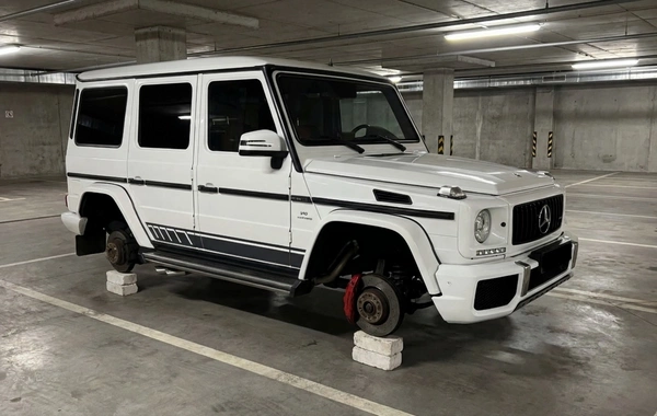 Gelandewagenin 10 min manatlıq təkərlərini oğurlayan şəxslər saxlanılıb