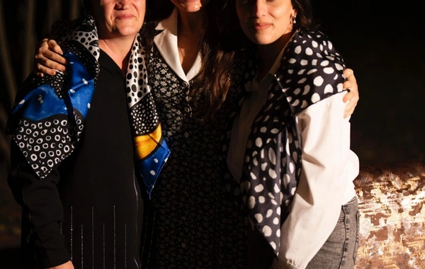 Leyla Əliyeva Qəbələdə "Gənc arıçı" layihəsinin iştirakçısı ilə görüşüb Leyla Əliyeva Qəbələdə "Gənc arıçı" layihəsinin iştirakçısı ilə görüşüb