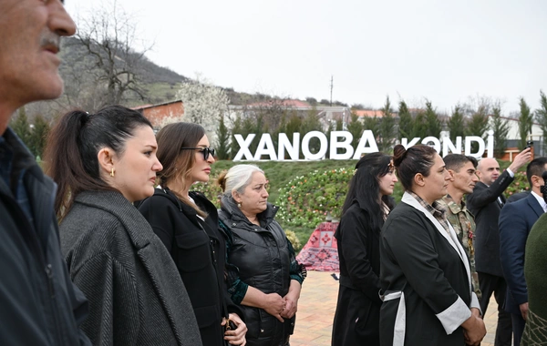 İlham Əliyev Xocavəndin Xanoba kəndində fərdi evlərin və infrastrukturun bərpası sahəsində görülən işlərlə tanış olub