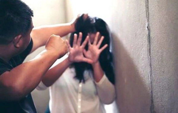 Astarada sərxoş kişi arvadını odunla döydü