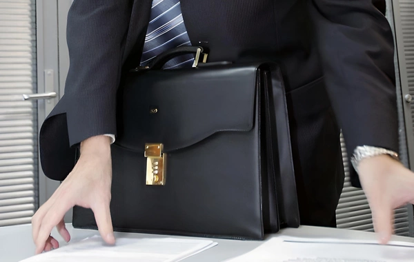 İcra başçısı iki nəfəri işdən çıxardı - Yeni təyinat