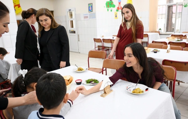 Leyla Əliyeva, Arzu Əliyeva və Alena Əliyeva 5 nömrəli internat tipli xüsusi ümumtəhsil məktəbində olublar