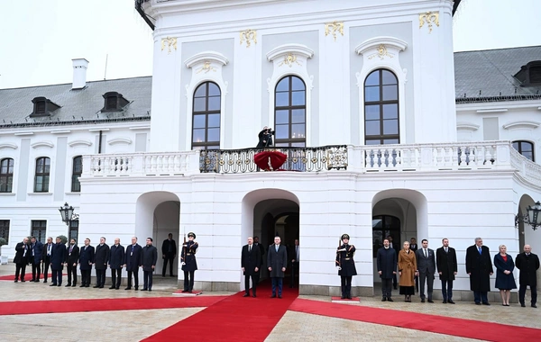 Bratislavada İlham Əliyevin rəsmi qarşılanma mərasimi olub